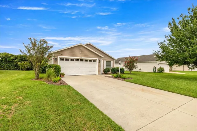 $289,500 | 5068 Northeast 121st Avenue, Oxford, FL 34484