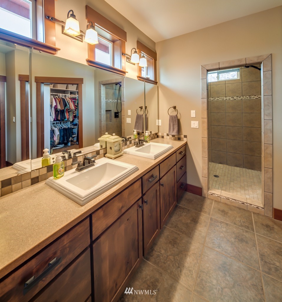 574 East Wiser Lake Road Lynden, WA 98264 - Photo 13 of 25