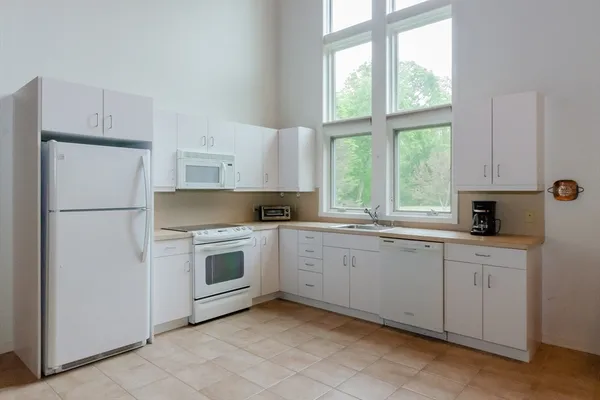$5,000 | 3 Nonquitt Avenue, Dartmouth, MA 02748