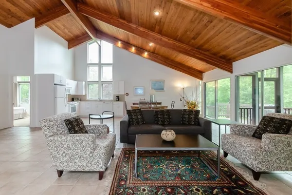 $5,000 | 3 Nonquitt Avenue, Dartmouth, MA 02748
