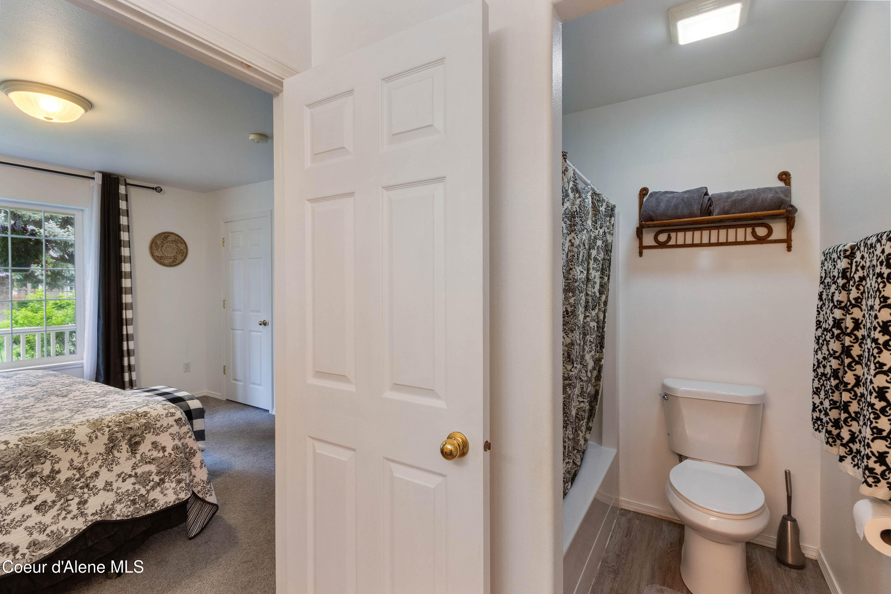1320 Mathison Drive Sandpoint, ID 83864 - Photo 10 of 36 Full Bath w/ 2 closets