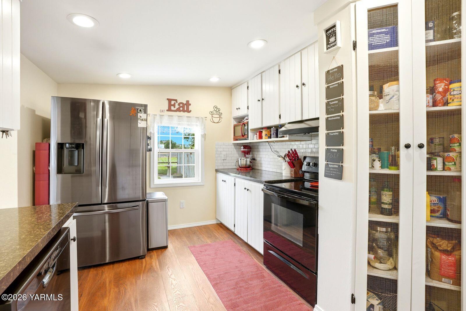 360 McPhee Road Naches, WA 98937 - Photo 7 of 25 9 Kitchen