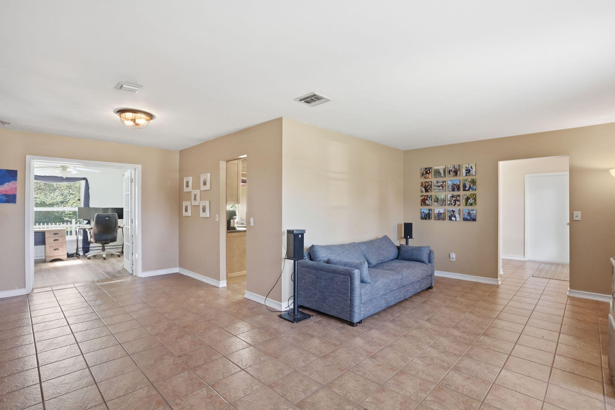 128 Barberton Road Lake Worth, FL 33467 - Photo 16 of 51 17-web-or-mls-0E2A6512