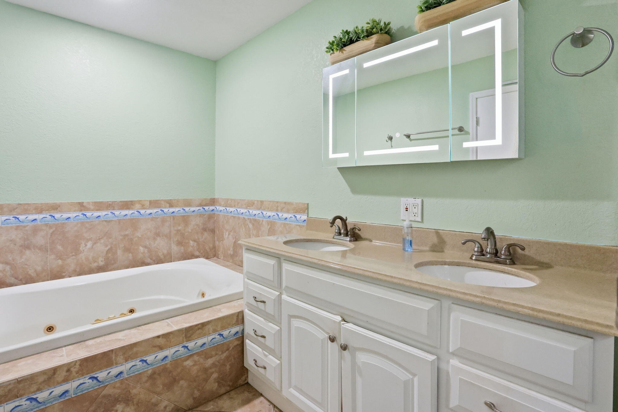 128 Barberton Road Lake Worth, FL 33467 - Photo 23 of 51 Primary Bath