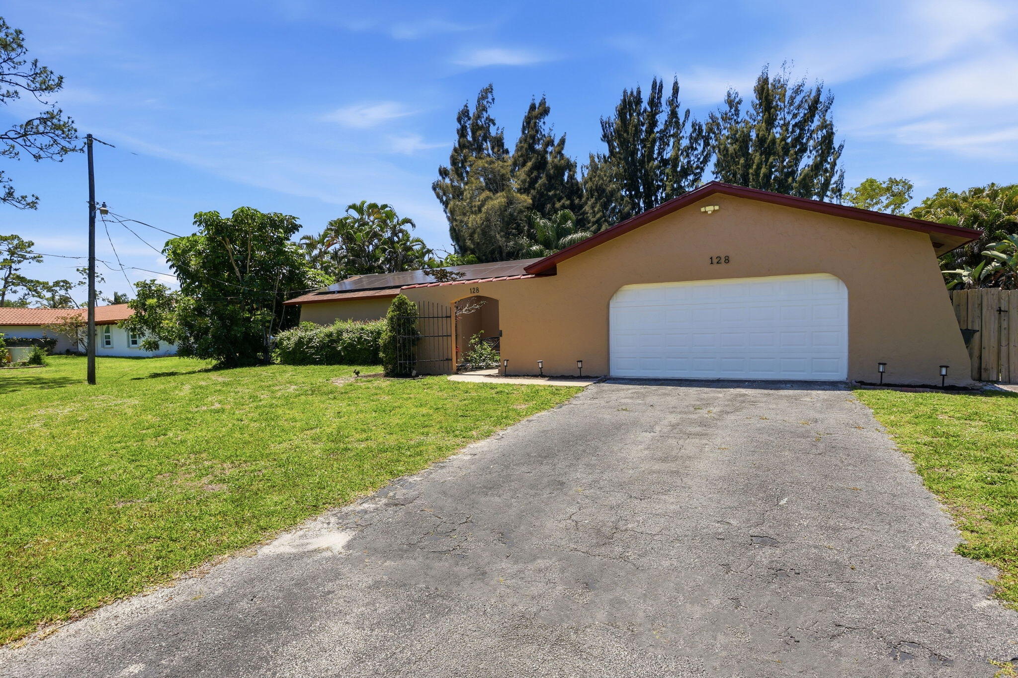 128 Barberton Road Lake Worth, FL 33467 - Photo 3 of 51 2-web-or-mls-0E2A6470