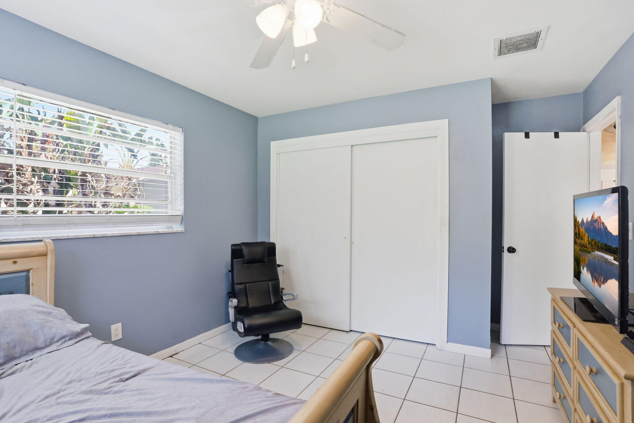 128 Barberton Road Lake Worth, FL 33467 - Photo 36 of 51 Bedroom 3