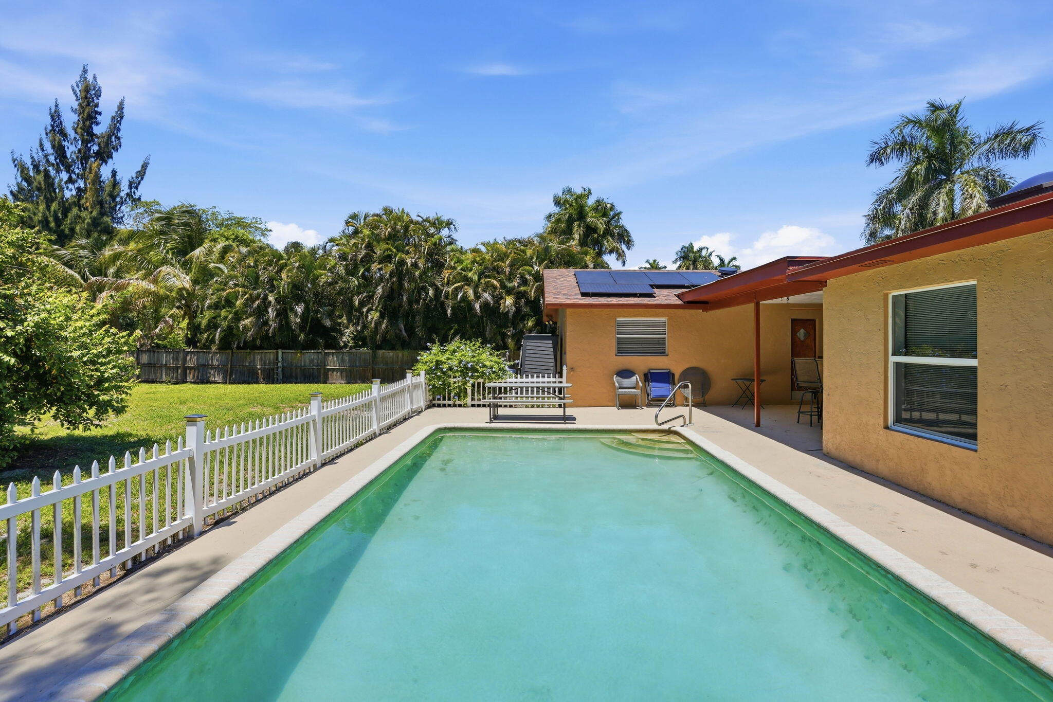 128 Barberton Road Lake Worth, FL 33467 - Photo 9 of 51 10-web-or-mls-0E2A6488