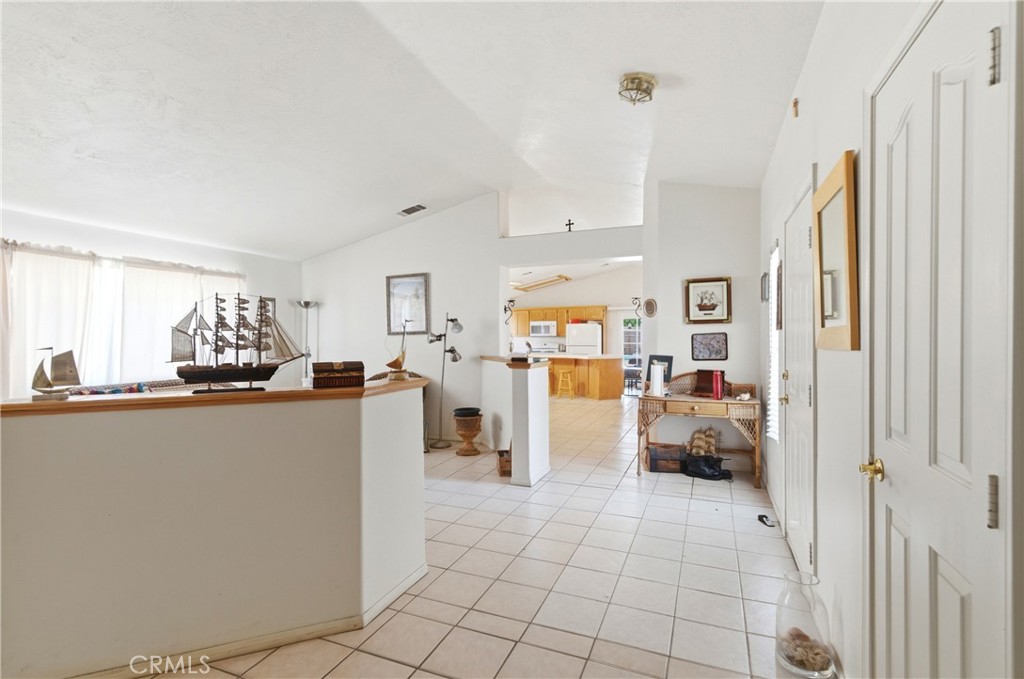 16433 Pauhaska Road Apple Valley, CA 92307 - Photo 8 of 50