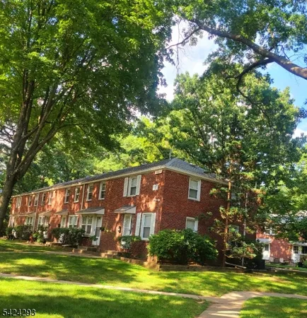 $284,900 | 130 Glenbrook Parkway, Englewood, NJ 07631
