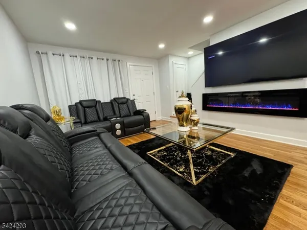$284,900 | 130 Glenbrook Parkway, Englewood, NJ 07631