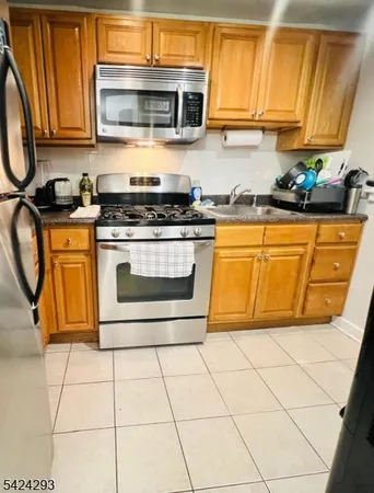 $284,900 | 130 Glenbrook Parkway, Englewood, NJ 07631