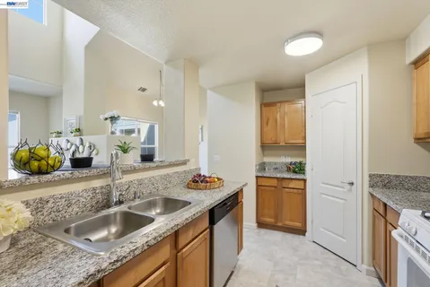 $325,000 | 5350 Dunlay Drive, Unit 412, Sacramento, CA 95835