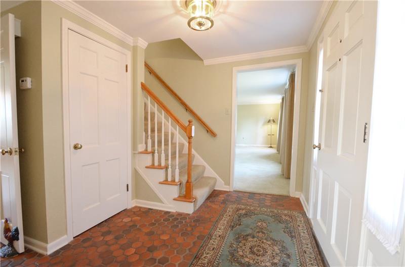 1030 Center Oak Drive Pittsburgh, PA 15237 - Photo 2 of 25 Gallery Image 2