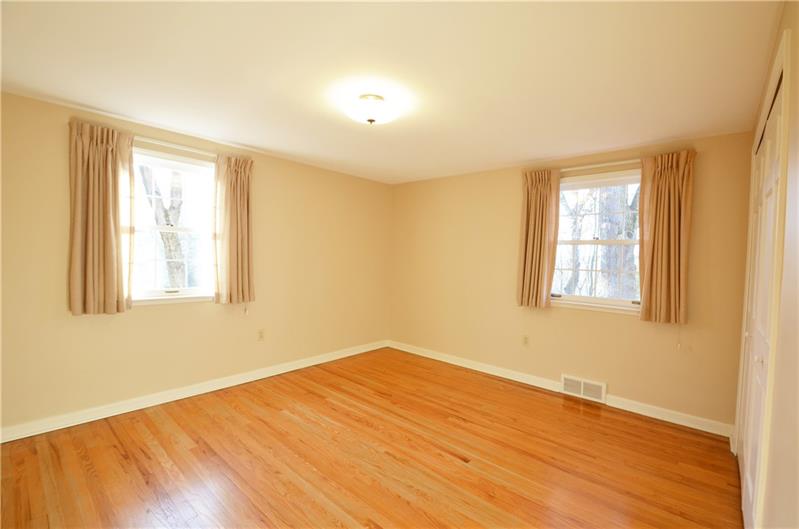 1030 Center Oak Drive Pittsburgh, PA 15237 - Photo 16 of 25 Gallery Image 16