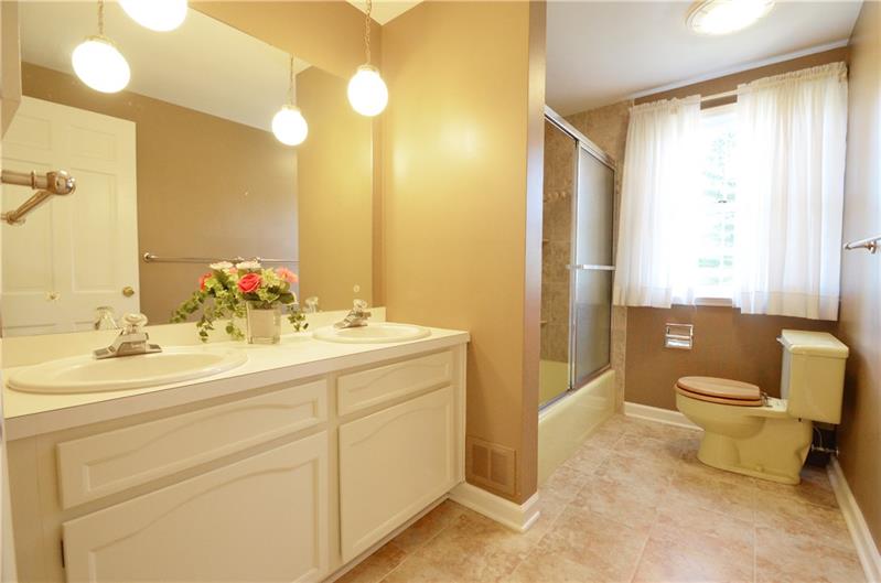 1030 Center Oak Drive Pittsburgh, PA 15237 - Photo 17 of 25 Gallery Image 17