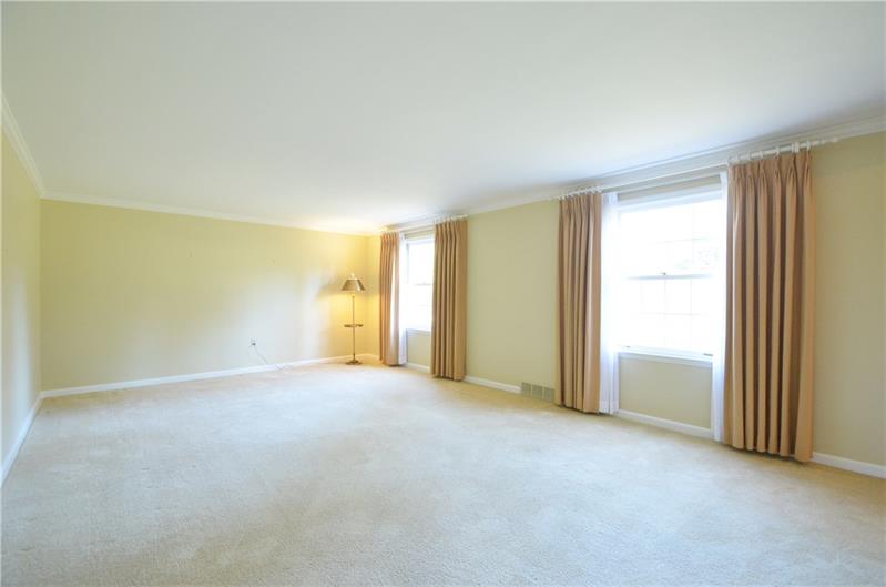 1030 Center Oak Drive Pittsburgh, PA 15237 - Photo 3 of 25 Gallery Image 3