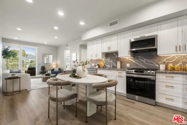 $5,395 | 7428 Santa Monica Boulevard, Unit 301, West Hollywood, CA 90046