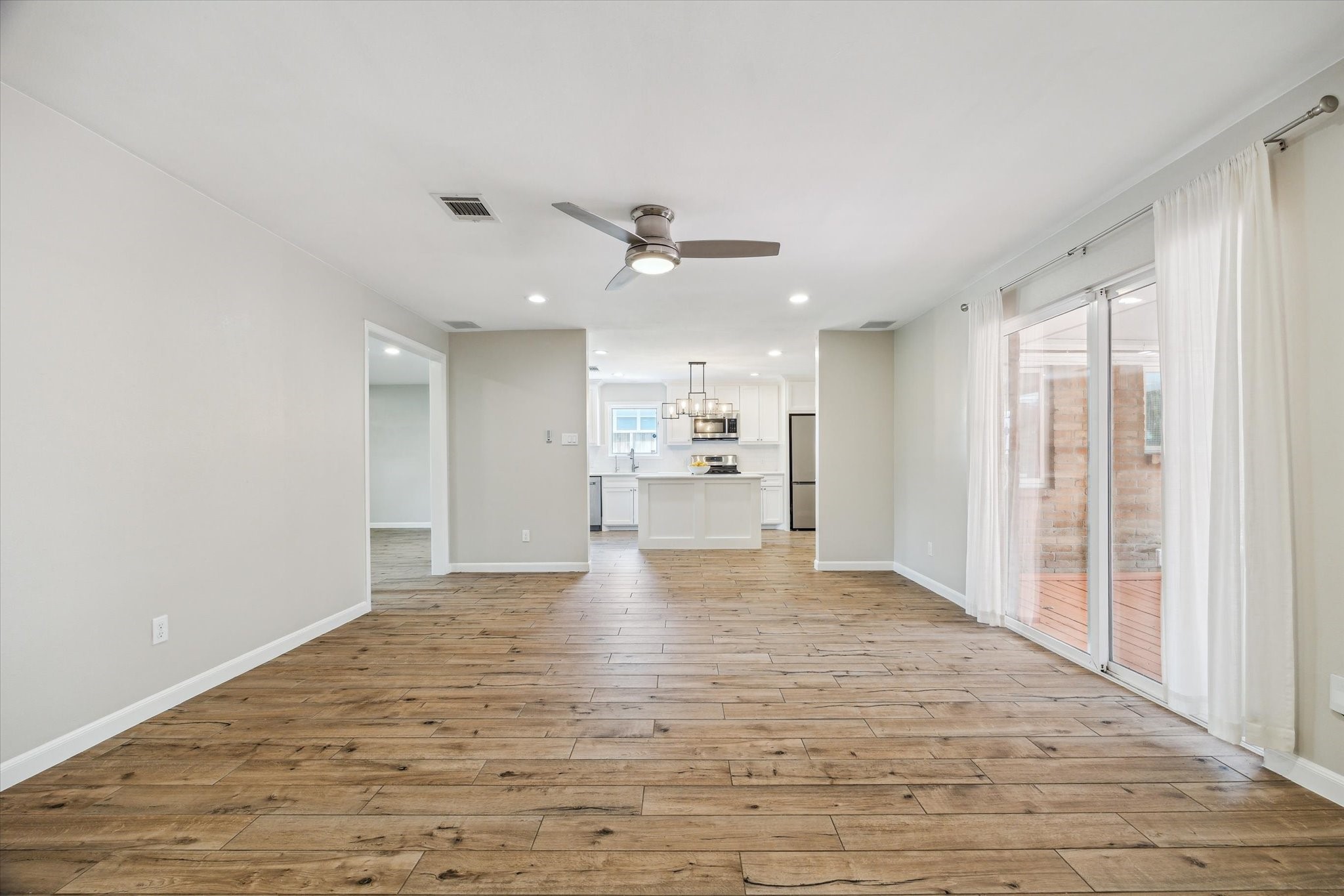 5118 Indigo Street Houston, TX 77096 - Photo 7 of 20