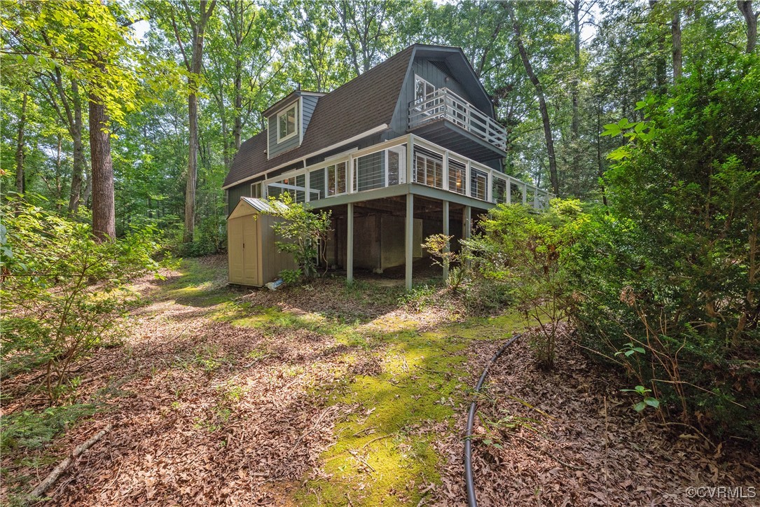 18729 Carson Road Dinwiddie, VA 23841 - Photo 4 of 49 a front view of a house with a yard