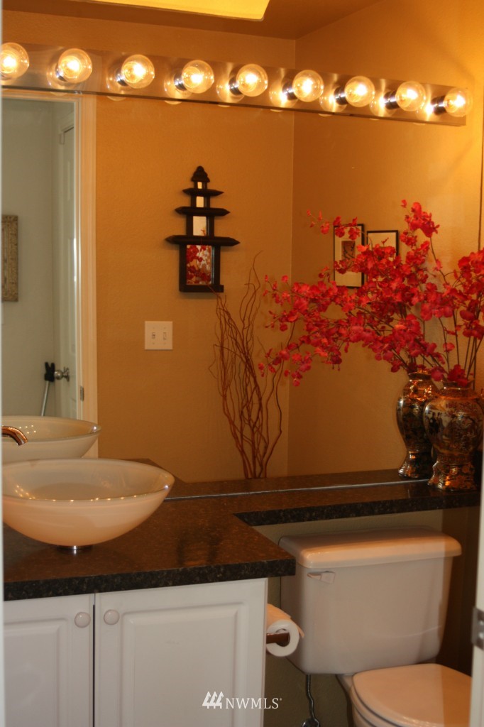 552 South 51st Court Renton, WA 98055 - Photo 2 of 6