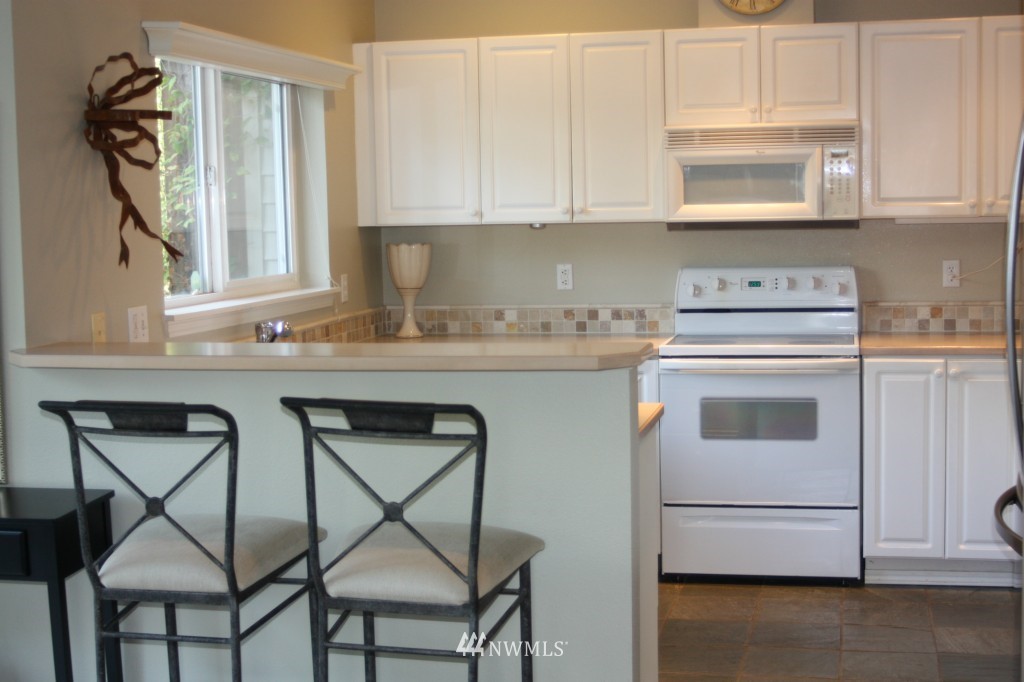 552 South 51st Court Renton, WA 98055 - Photo 4 of 6