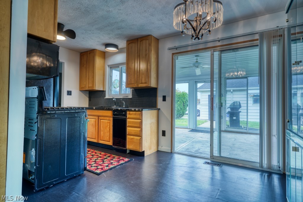 396 Skyview Road Cleveland, OH 44109 - Photo 9 of 35 Gallery Image 9