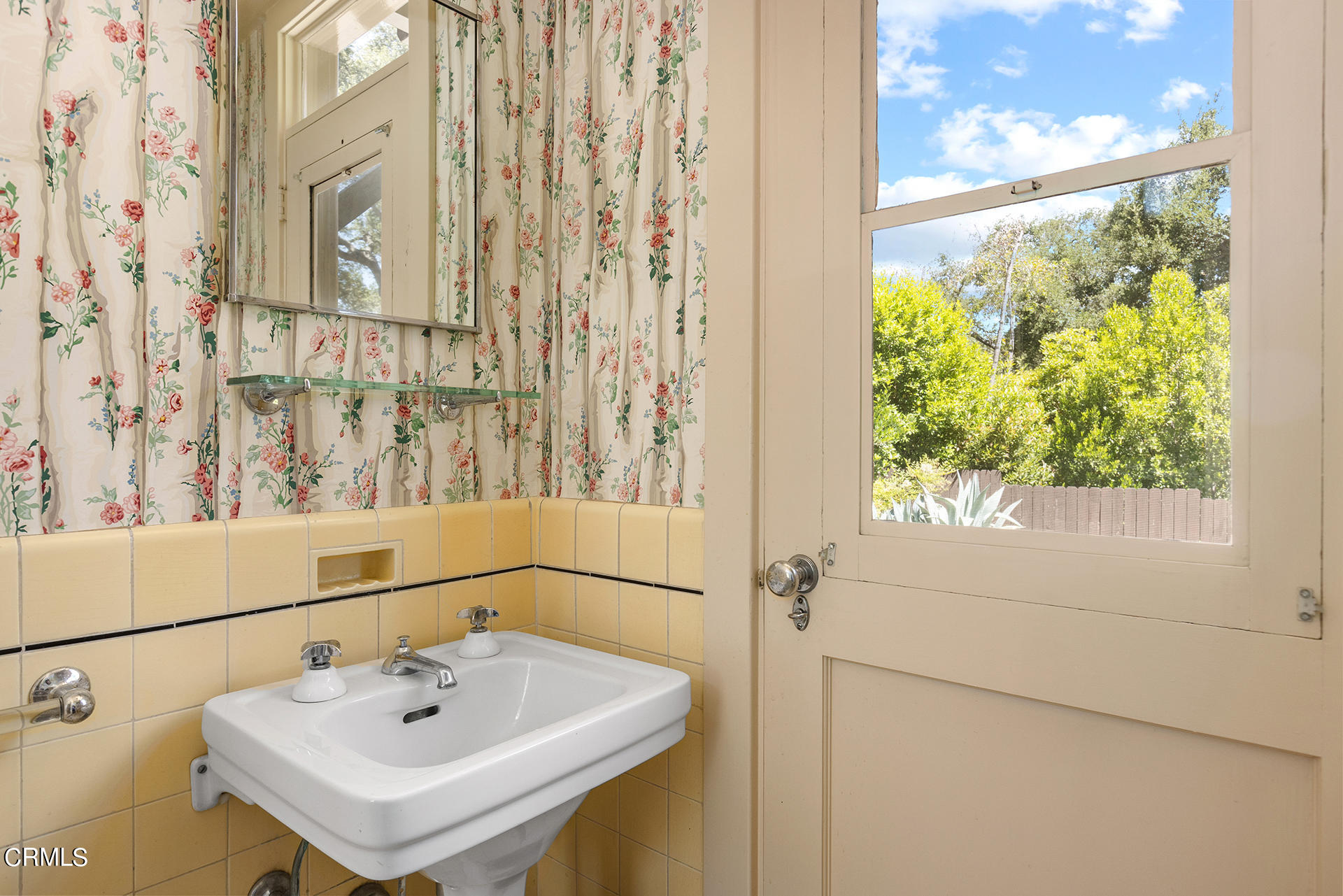 744 Rockwood Road Pasadena, CA 91105 - Photo 18 of 43 a bathroom with a sink and a mirror