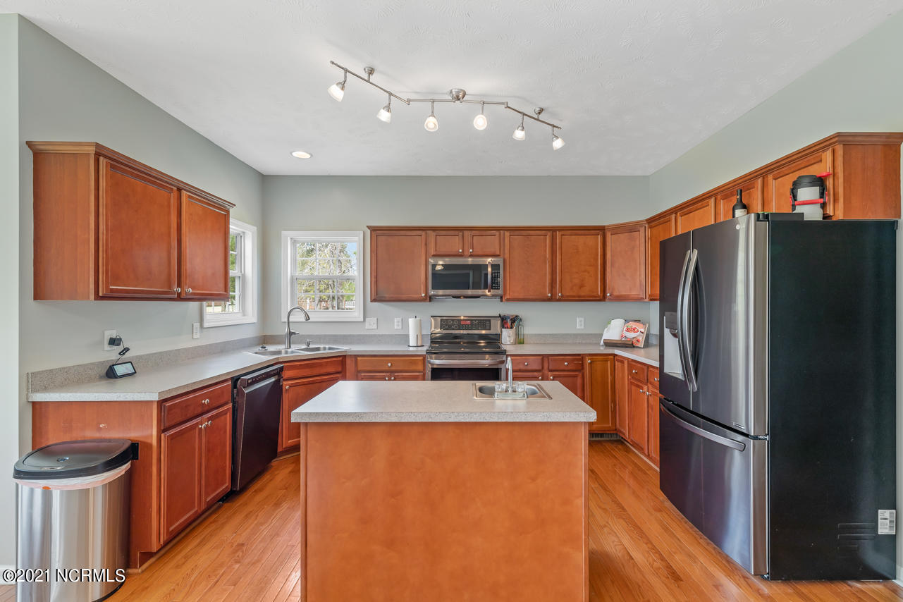 216 Middle Ridge Drive Hubert, NC 28539 - Photo 12 of 50 12