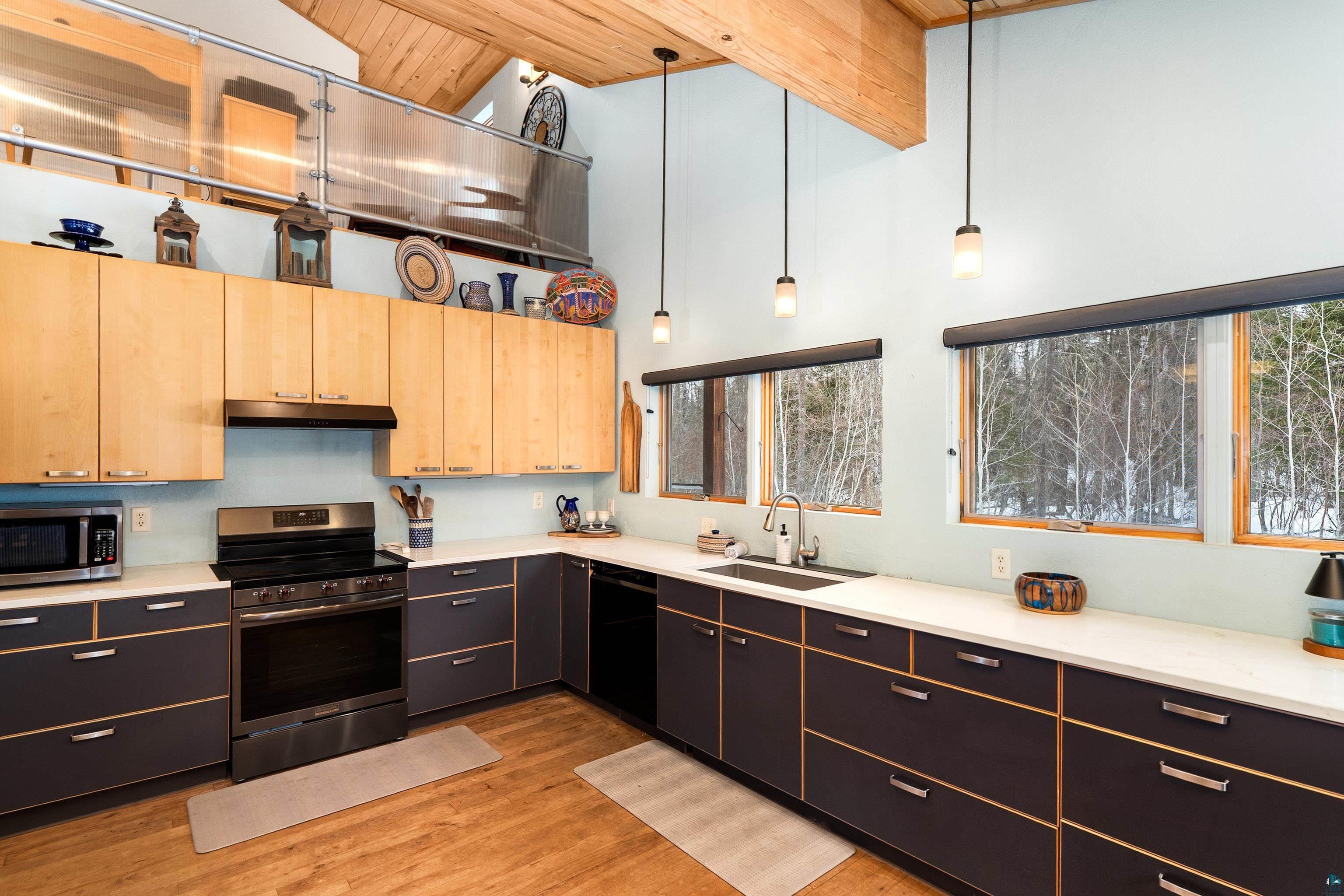 851 Forest Heights Road Two Harbors, MN 55616 - Photo 9 of 57