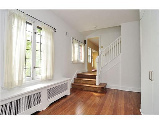 5476 Darlington Road Pittsburgh, PA 15217 - Photo 2 of 17 Entry/Foyer.