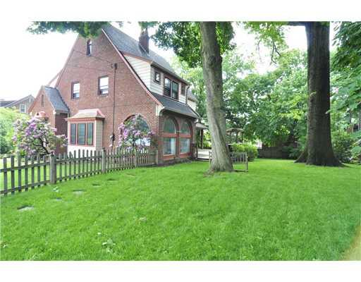 5476 Darlington Road Pittsburgh, PA 15217 - Photo 14 of 17 Yard/Garden. Side yard