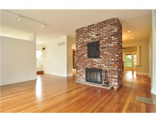5476 Darlington Road Pittsburgh, PA 15217 - Photo 4 of 17 Living Room. Additional view