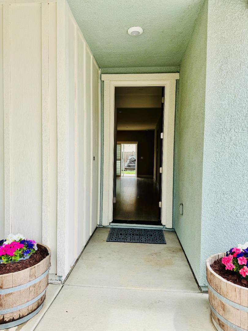 1946 Pollock Way Lodi, CA 95242 - Photo 4 of 35 a view of a door and chair in a room