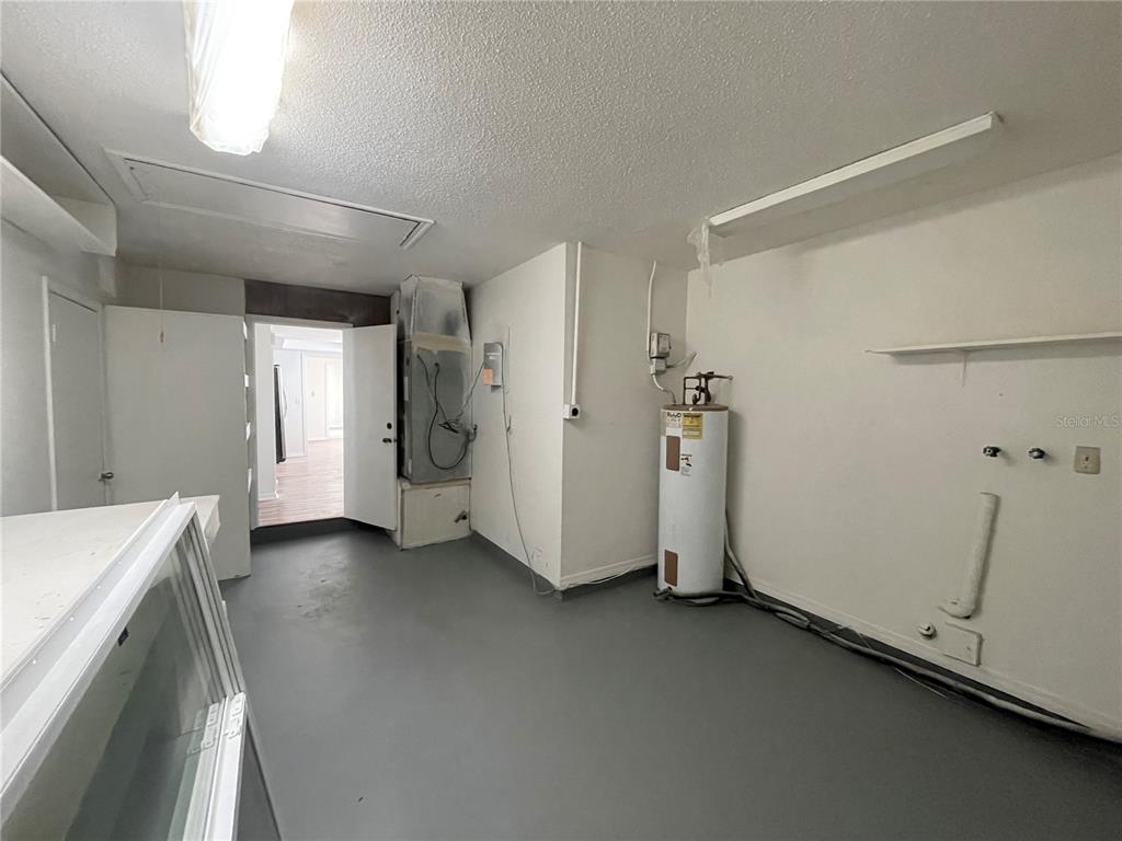 5912 Altec Road Orlando, FL 32808 - Photo 9 of 33 a view of a storage & utility room with closet