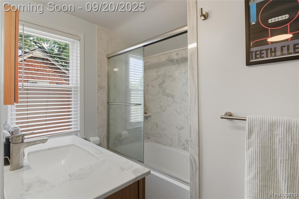 1059 Columbia Road Berkley, MI 48072 - Photo 22 of 33