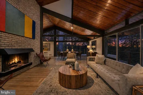 $1,995,000 | 6620 Fernwood Court, Bethesda, MD 20817