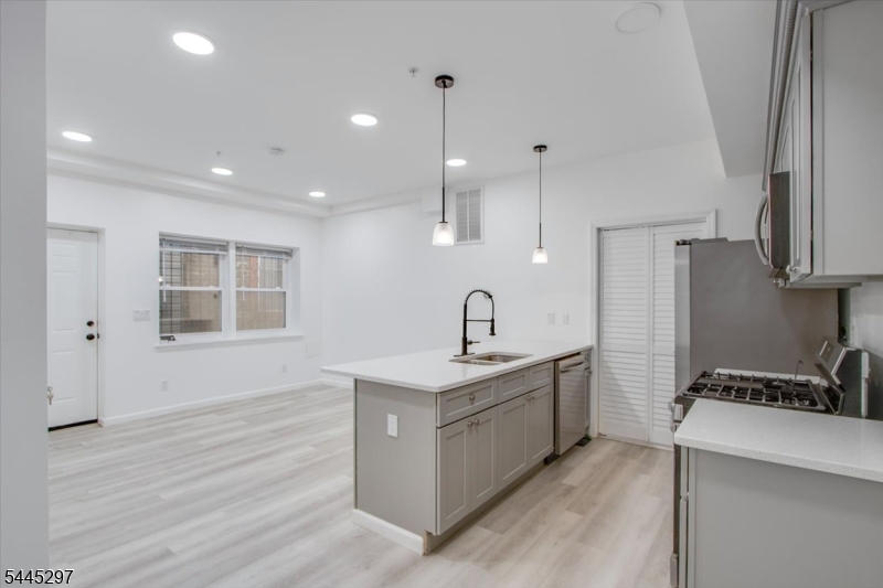 500 South 18th Street, Unit 1 Newark, NJ 07103 - Photo 10 of 21