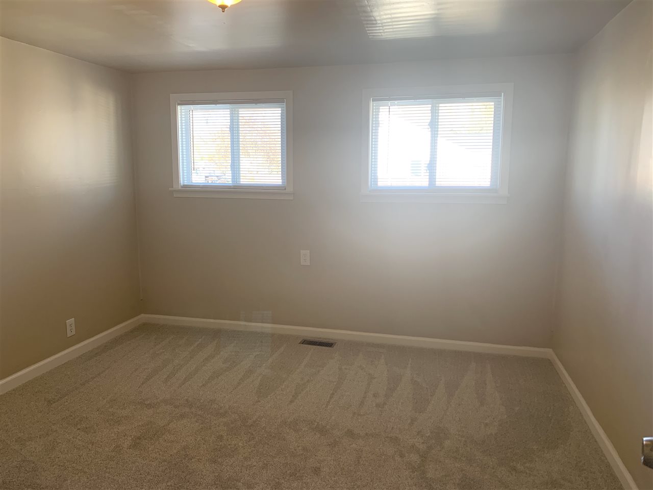 4024 Risedorph Street Burton, MI 48509 - Photo 18 of 29 50010521-17.JPG