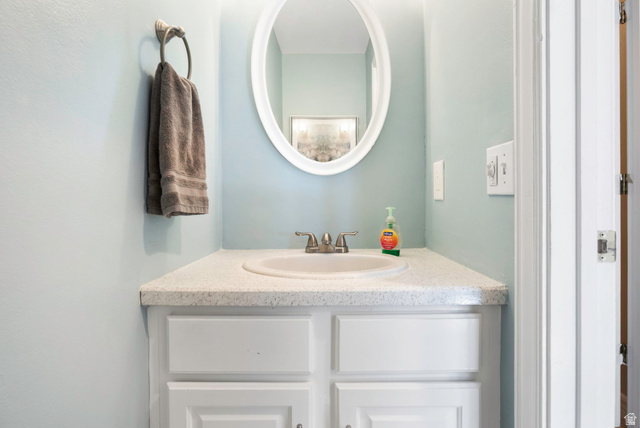 13176 Day Court Draper, UT 84020 - Photo 17 of 45 Half bath in hallway