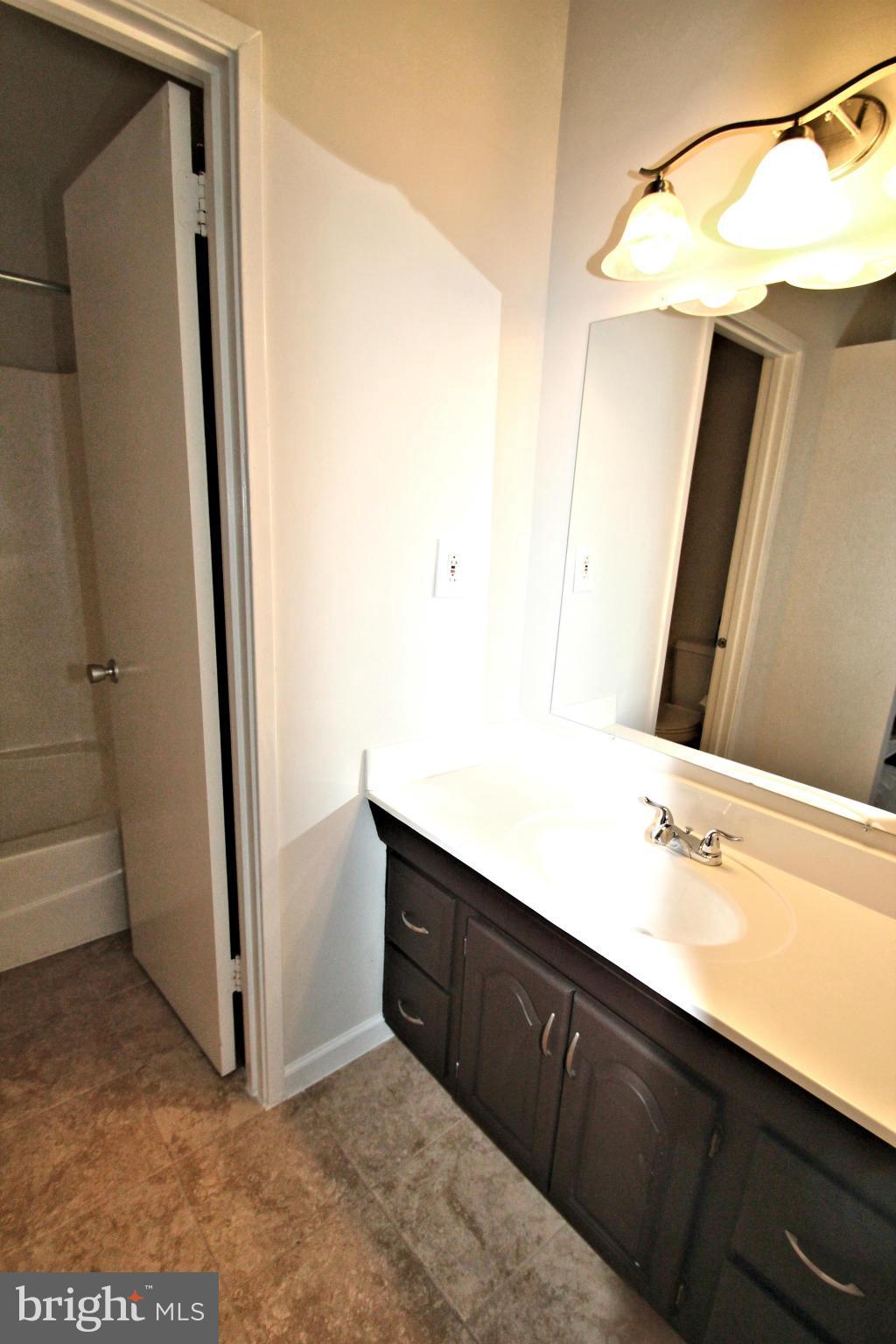 12114 Quorn Lane Reston, VA 20191 - Photo 19 of 28 Bath (Master)