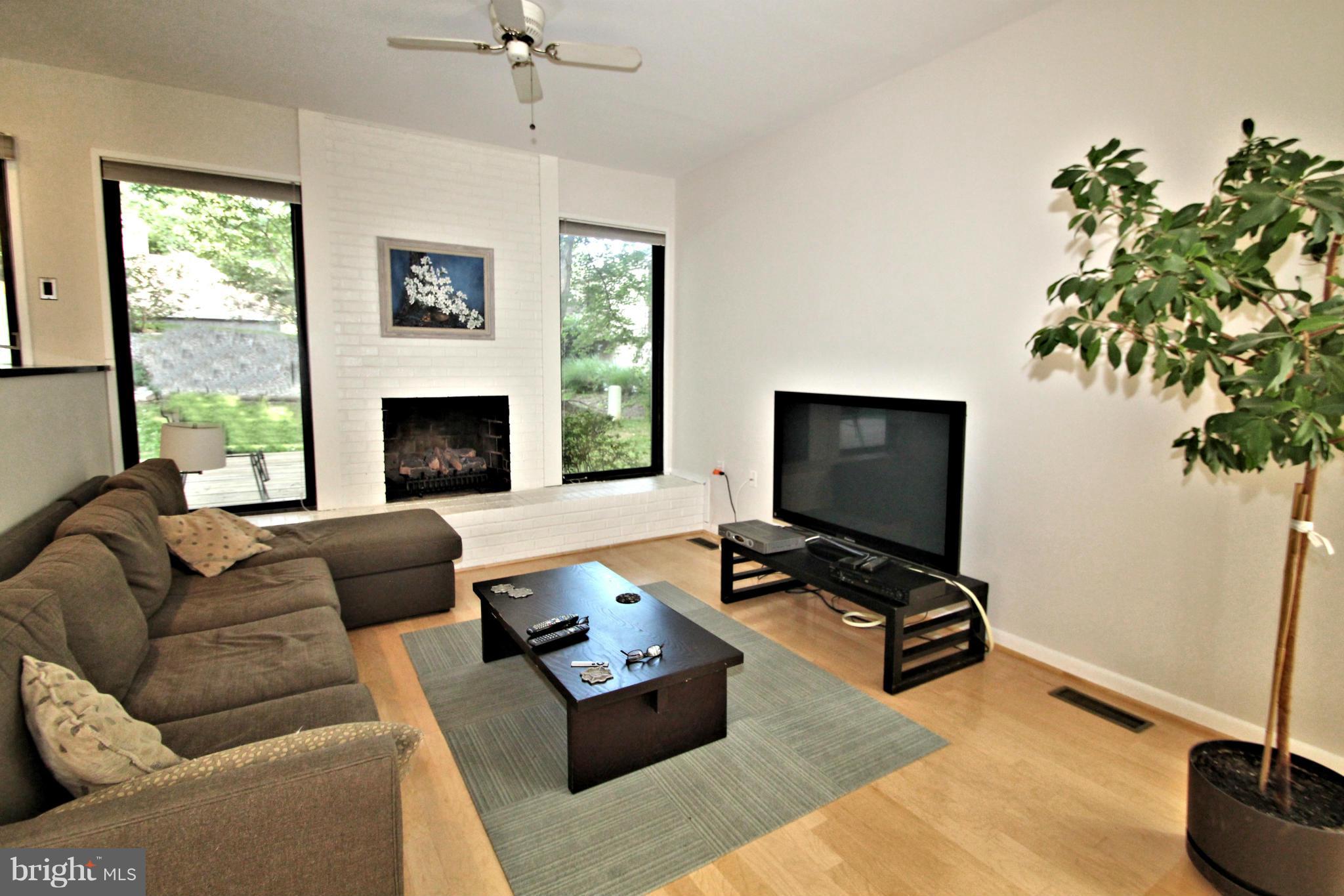 12114 Quorn Lane Reston, VA 20191 - Photo 9 of 28 Living Room