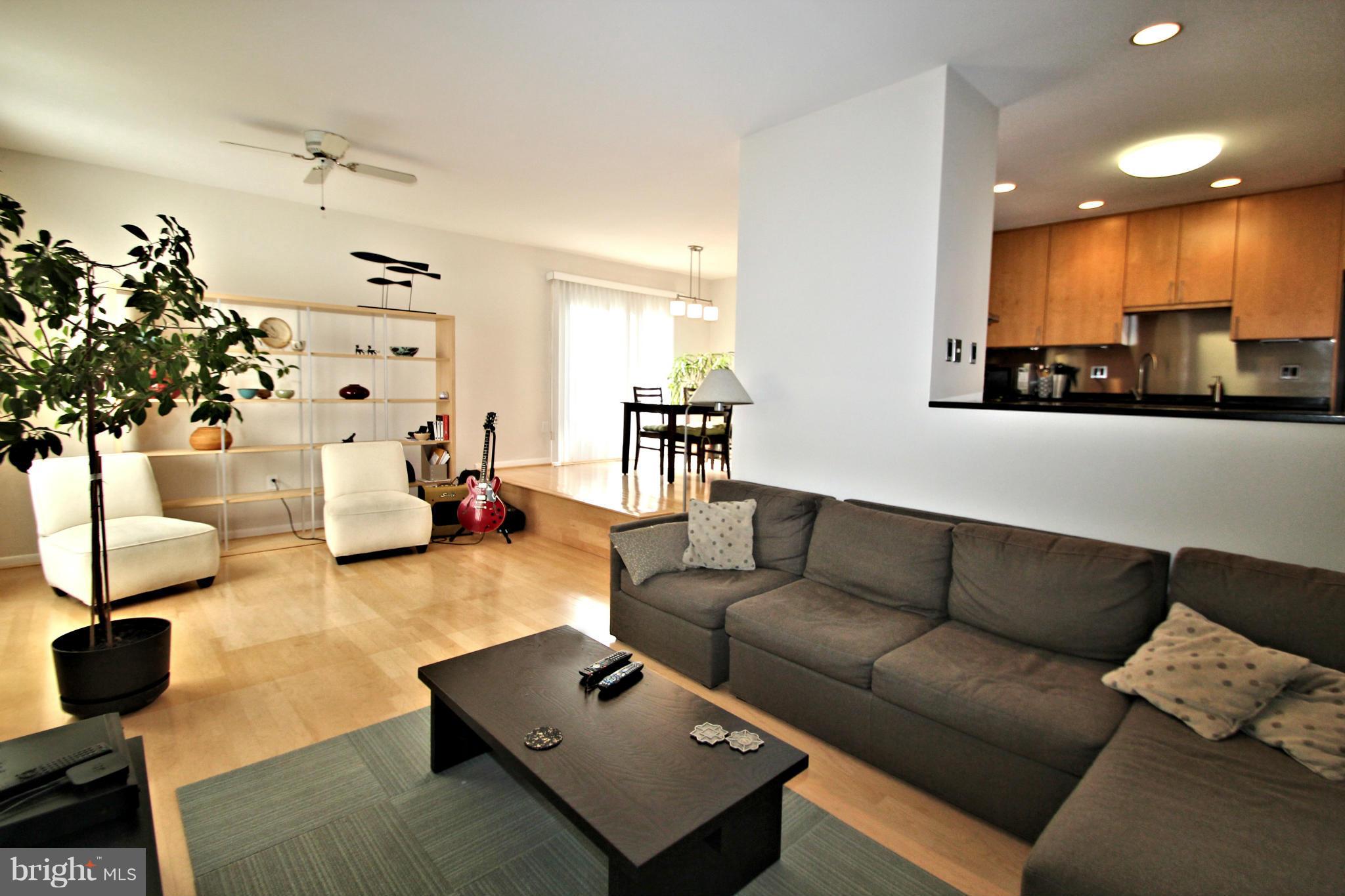 12114 Quorn Lane Reston, VA 20191 - Photo 10 of 28 Living Room