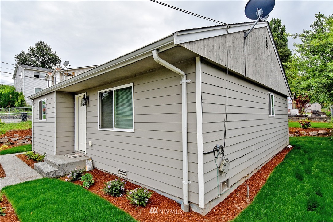 5411 South Roxbury Street Seattle, WA 98118 - Photo 2 of 21 Gallery Image 2