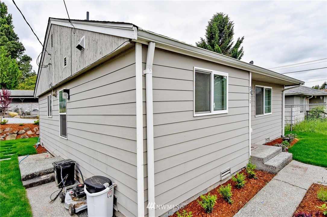 5411 South Roxbury Street Seattle, WA 98118 - Photo 4 of 21 Gallery Image 4