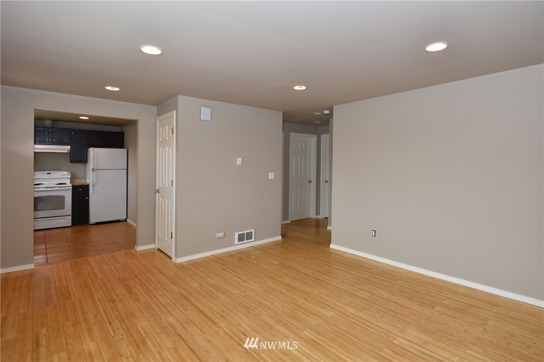 5411 South Roxbury Street Seattle, WA 98118 - Photo 6 of 21 Gallery Image 6