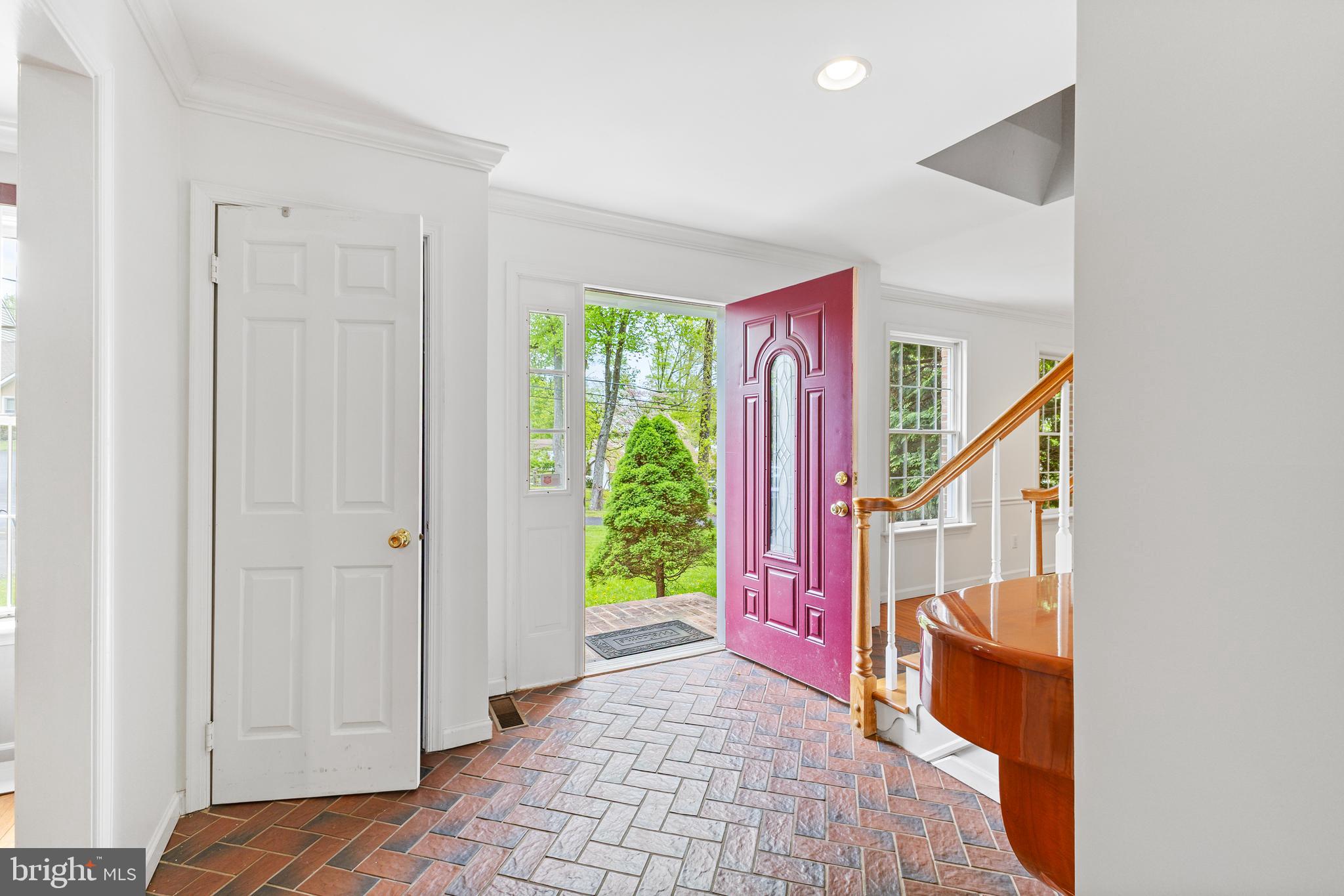 642 Coram Road Huntingdon Valley, PA 19006 - Photo 4 of 57