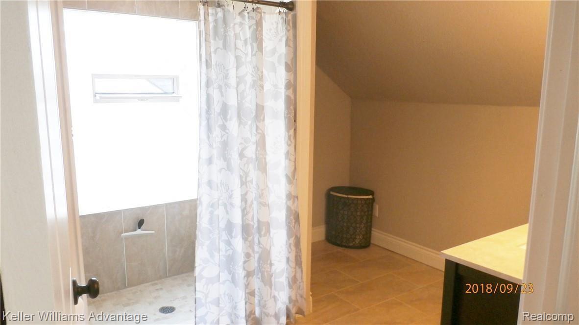 2017 Harvard Road Berkley, MI 48072 - Photo 27 of 35 Spacious Master Bath