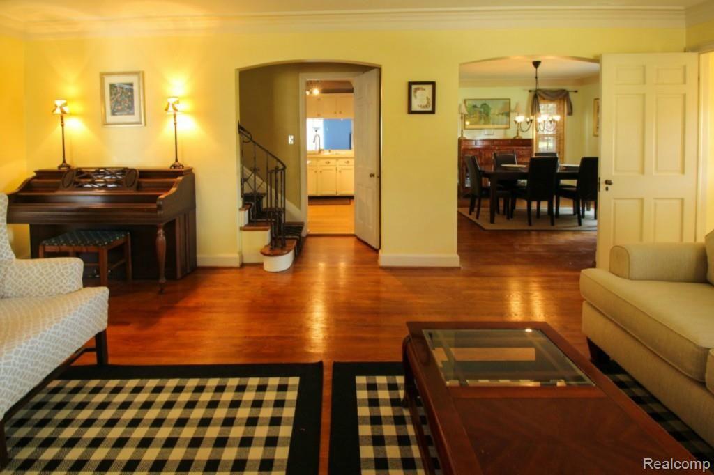 866 Cadieux Road Grosse Pointe, MI 48230 - Photo 4 of 25 4_3SH6BA_still_lr3.jpg
