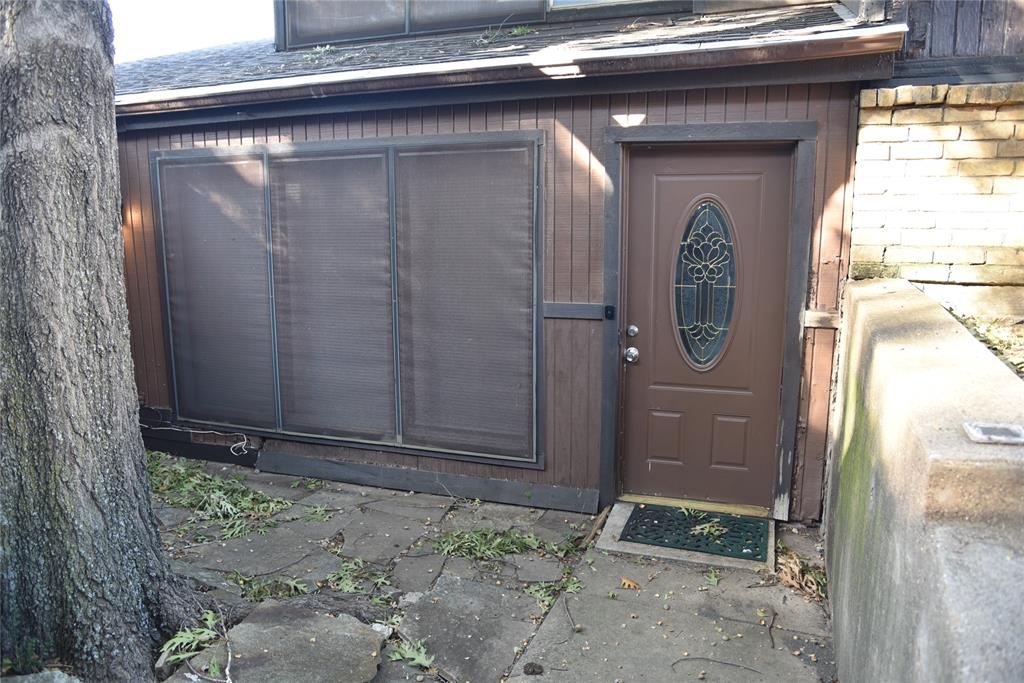 a view of a small entryway