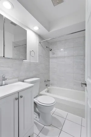 $1,638 | 6758 North Sheridan Road, Unit 544, Chicago, IL 60626